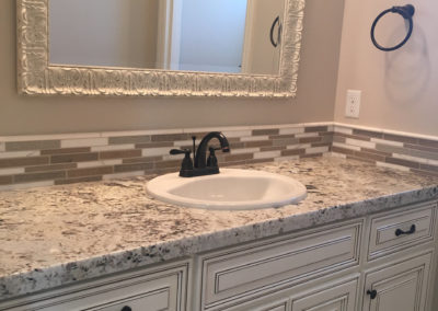 Single sink bathroom countertop with mirror